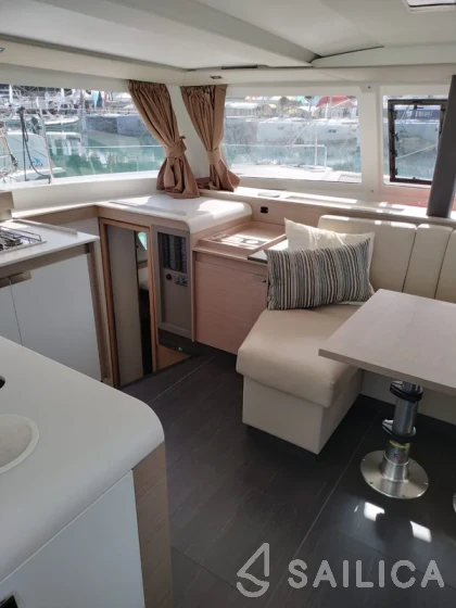 Isla 40 - Yacht Charter Sailica