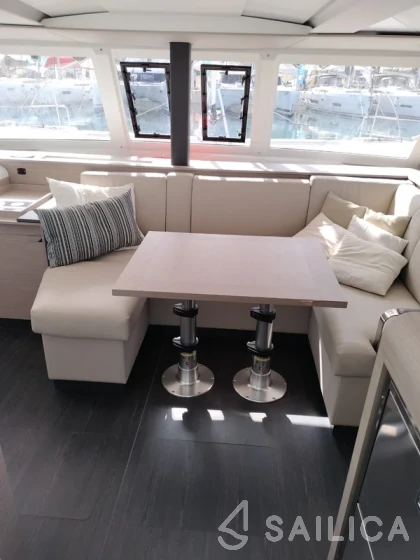 Isla 40 - Yacht Charter Sailica