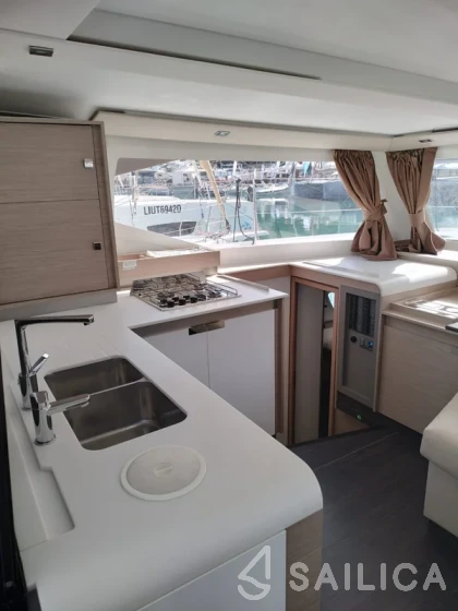 Isla 40 - Yacht Charter Sailica
