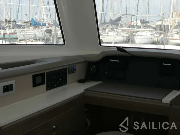 Bali Catspace - Yacht Charter Sailica