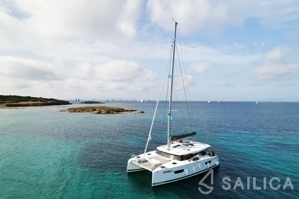 Astréa 42 - Yacht Charter Sailica