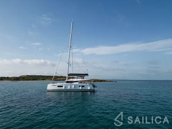 Astréa 42 - Yacht Charter Sailica