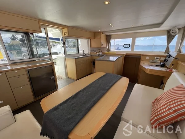 Lagoon 450  Flybridge - Yacht Charter Sailica