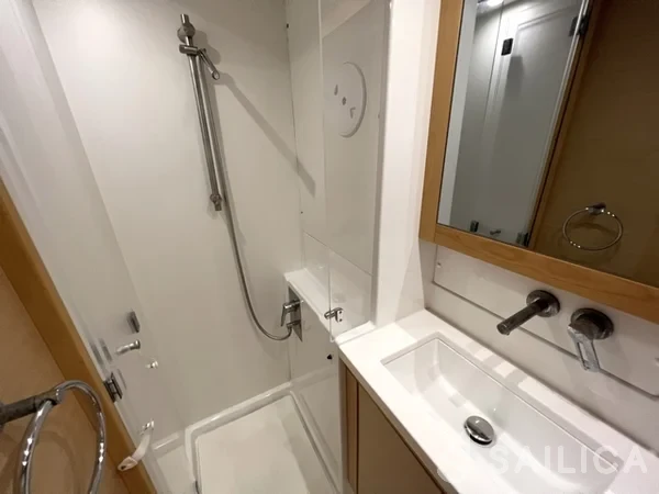 Lagoon 450  Flybridge - Yacht Charter Sailica