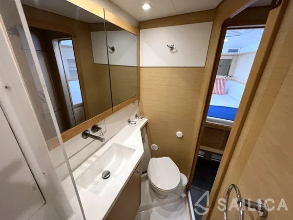 Lagoon 450  Flybridge - Yacht Charter Sailica