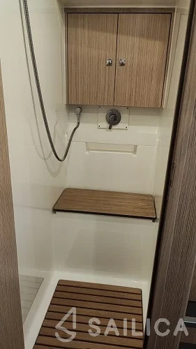 Bavaria C45 - Photo #68 Bavaria C45 - Yacht Charter Sailica