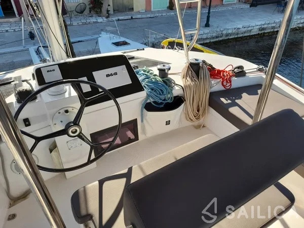 Nautitech 46 Fly - Yacht Charter Sailica