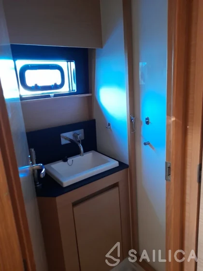 Nautitech 46 Fly - Yacht Charter Sailica