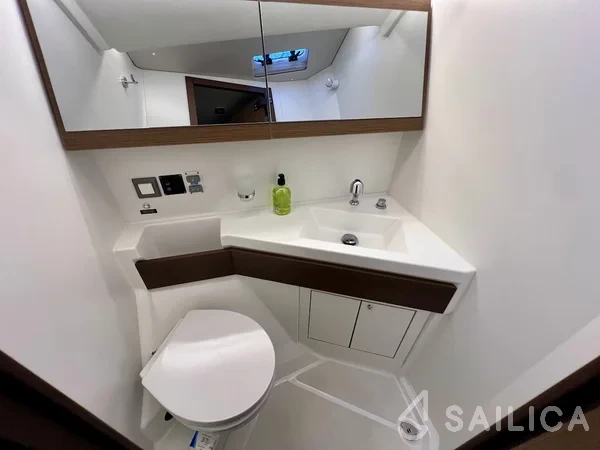 Oceanis 46.1 - Yacht Charter Sailica