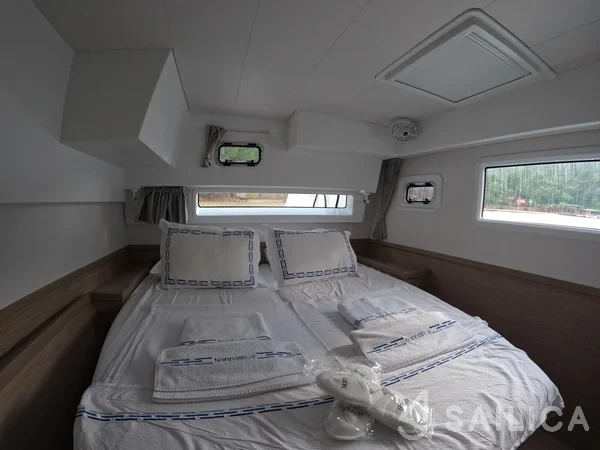 Lagoon 42 - Yacht Charter Sailica