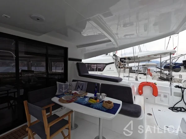 Lagoon 42 - Yacht Charter Sailica