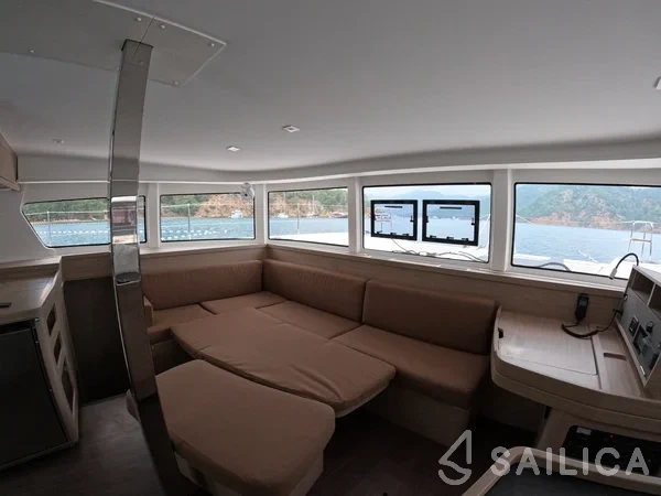 Lagoon 42 - Yacht Charter Sailica