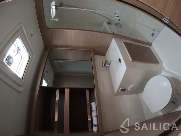 Lagoon 42 - Yacht Charter Sailica