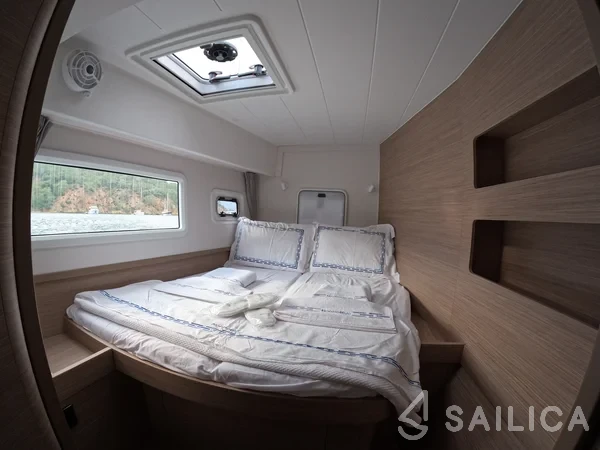 Lagoon 42 - Yacht Charter Sailica