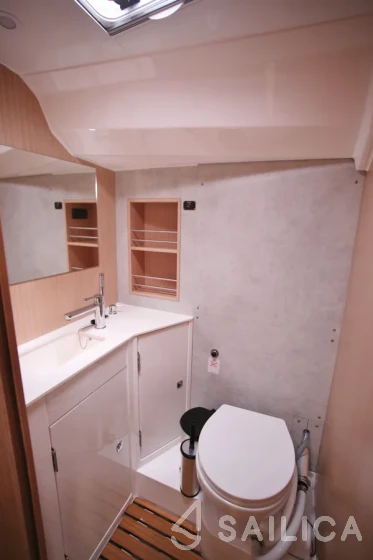 Bavaria C42 - Yacht Charter Sailica