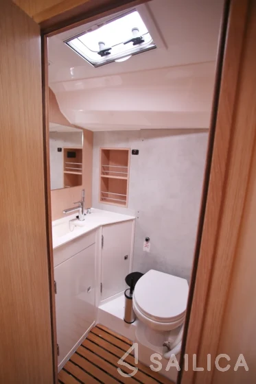 Bavaria C42 - Yacht Charter Sailica