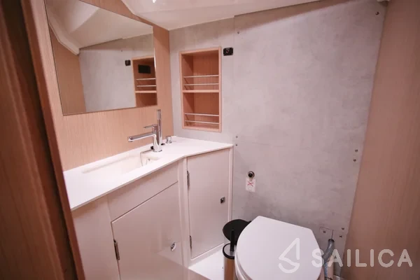 Bavaria C42 - Yacht Charter Sailica