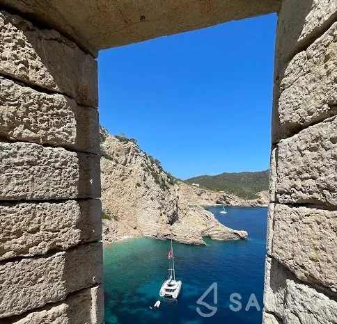 Lagoon 46  - Yacht Charter Sailica