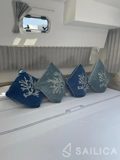 Lagoon 42 - Yacht Charter Sailica