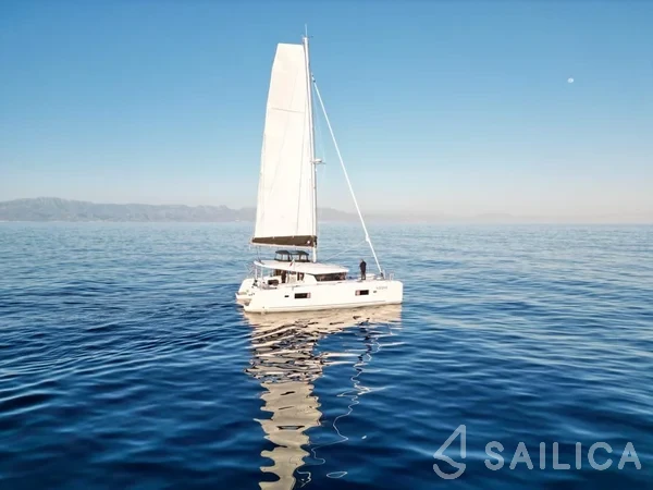Lagoon 42 - Yacht Charter Sailica