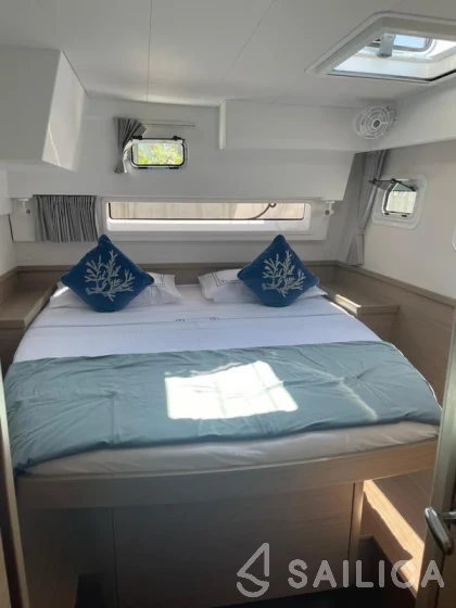 Lagoon 42 - Yacht Charter Sailica