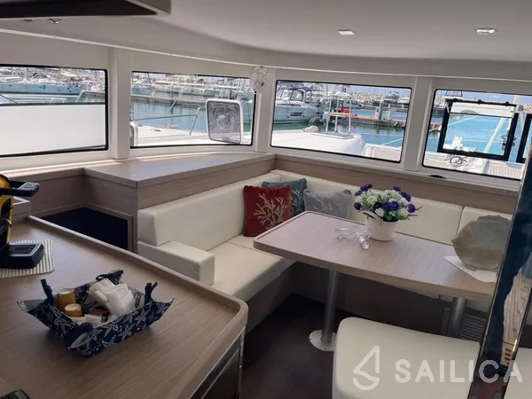 Lagoon 42 - Yacht Charter Sailica