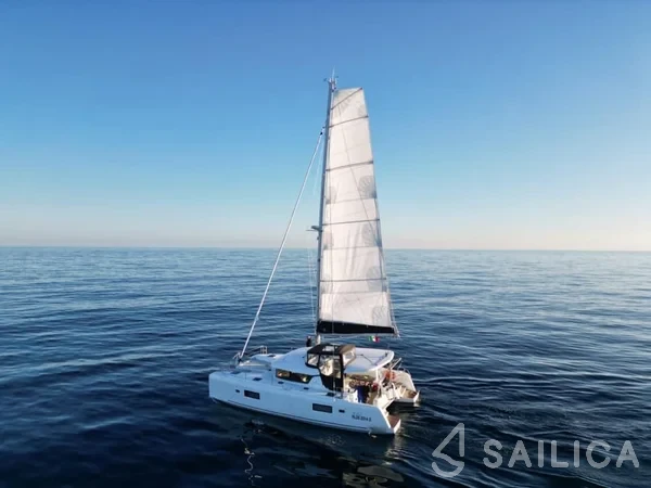 Lagoon 42 - Yacht Charter Sailica