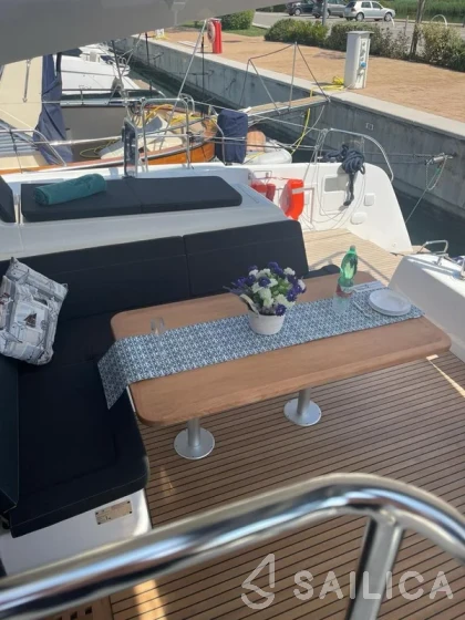 Lagoon 42 - Yacht Charter Sailica