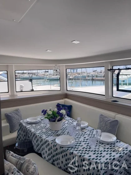 Lagoon 42 - Yacht Charter Sailica