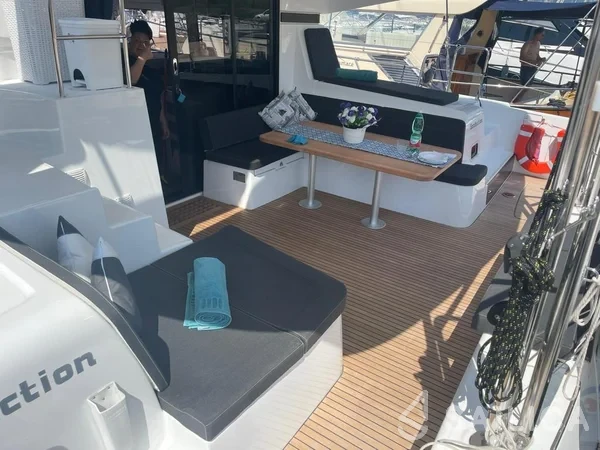 Lagoon 42 - Yacht Charter Sailica