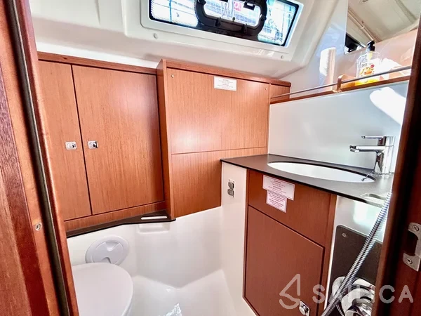 Bavaria 37 Cruiser - Yacht Charter Sailica