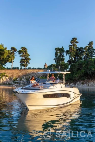 Cap Camarat 10.5 WA - Yacht Charter Sailica