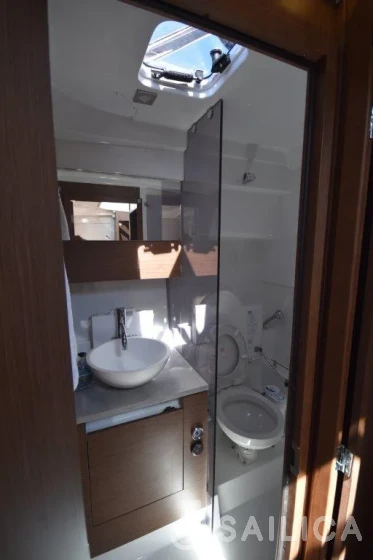 Cap Camarat 10.5 WA - Yacht Charter Sailica