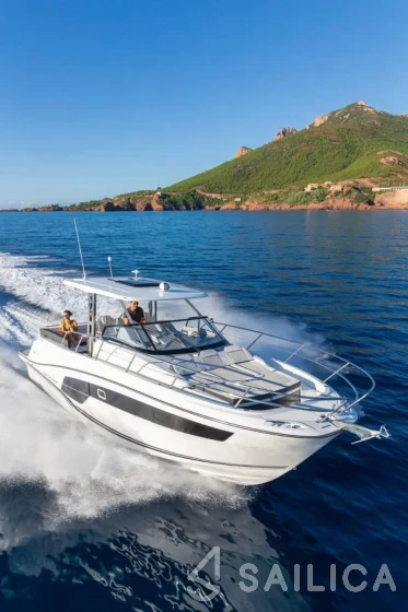 Cap Camarat 10.5 WA - Yacht Charter Sailica