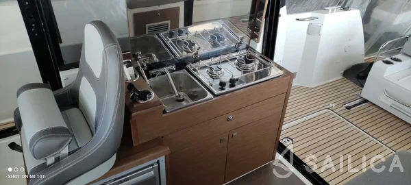 Merry Fisher 895 - Yacht Charter Sailica