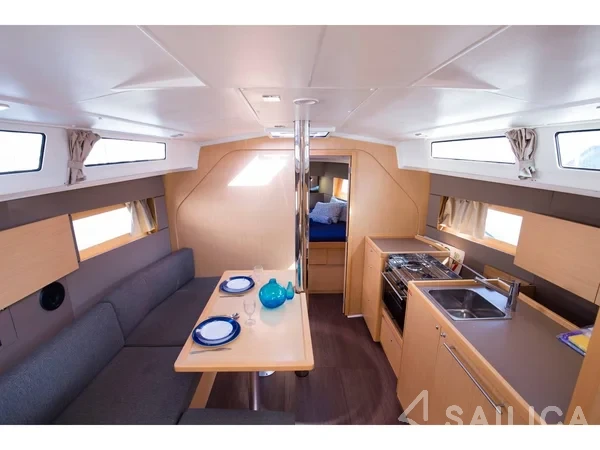 Oceanis 38.1 - Yacht Charter Sailica