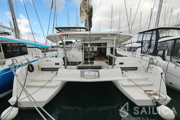 Lagoon 42 - Yacht Charter Sailica