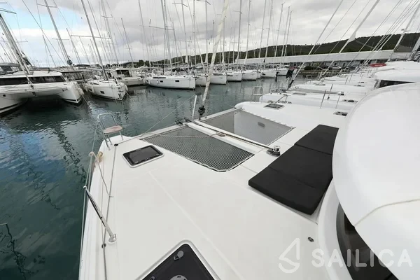 Lagoon 42 - Yacht Charter Sailica
