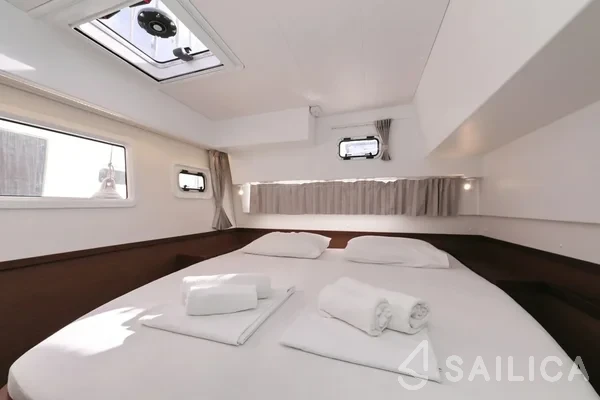 Lagoon 42 - Yacht Charter Sailica