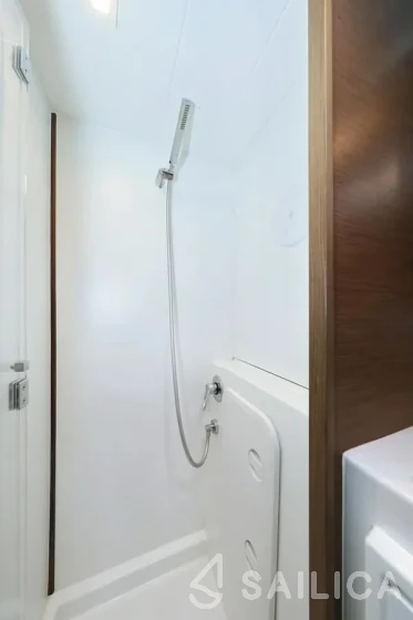 Lagoon 42 - Yacht Charter Sailica