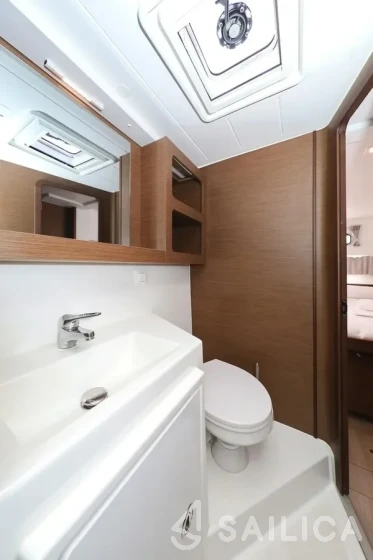 Lagoon 42 - Yacht Charter Sailica