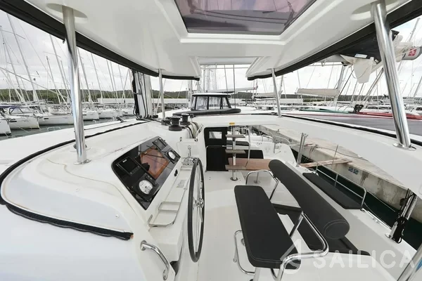 Lagoon 42 - Yacht Charter Sailica