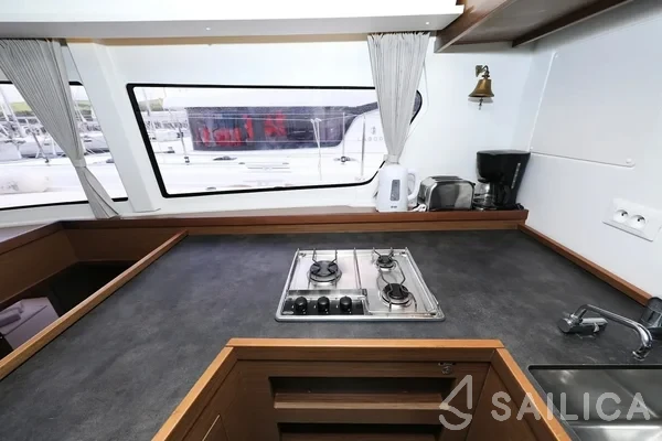 Lagoon 42 - Yacht Charter Sailica