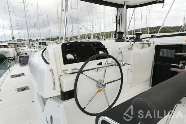 Lagoon 42 - Yacht Charter Sailica