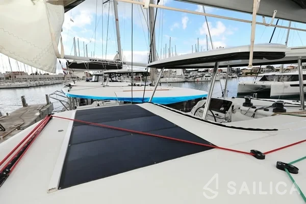 Lagoon 42 - Yacht Charter Sailica