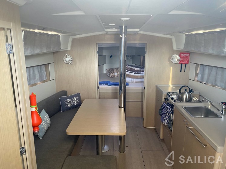Oceanis 38.1 - Yacht Charter Sailica