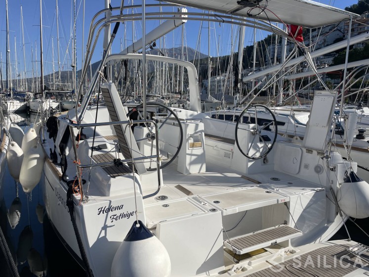 Oceanis 38.1 - Yacht Charter Sailica