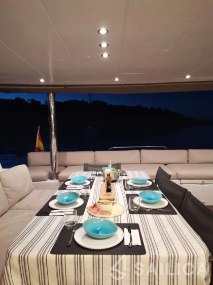 Lagoon 560 S2 - Yacht Charter Sailica