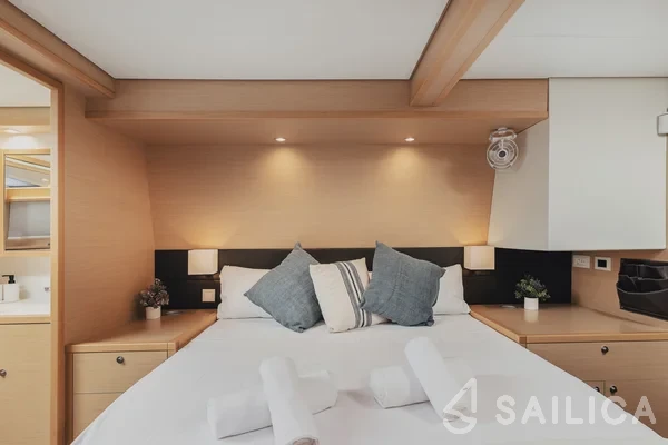 Lagoon 560 S2 - Yacht Charter Sailica
