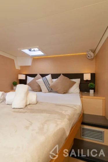 Lagoon 560 S2 - Yacht Charter Sailica